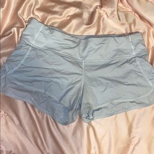Lululemon White Speed Up shorts 2’5